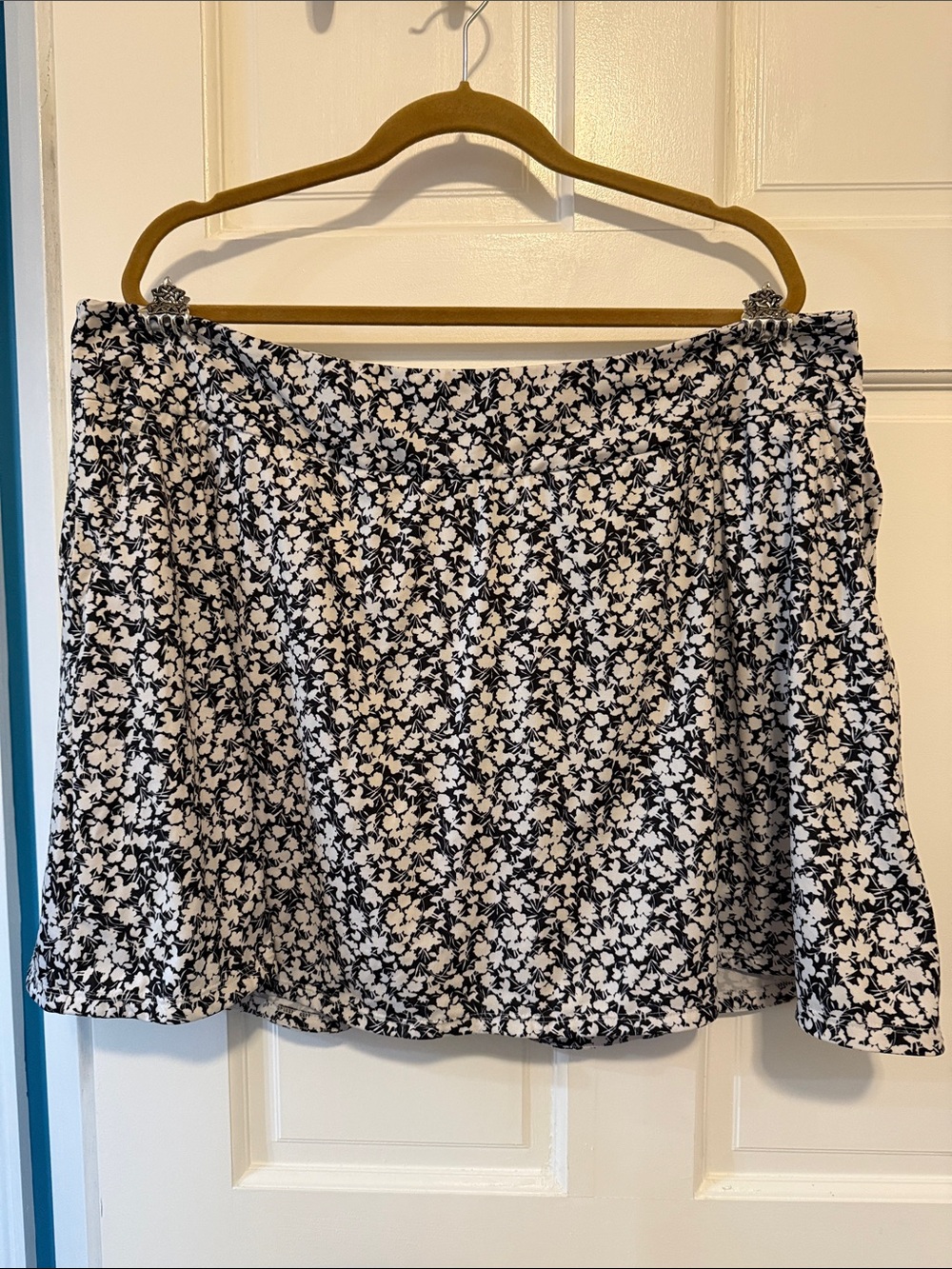 Adidas Black and White Floral Skort - 2XL